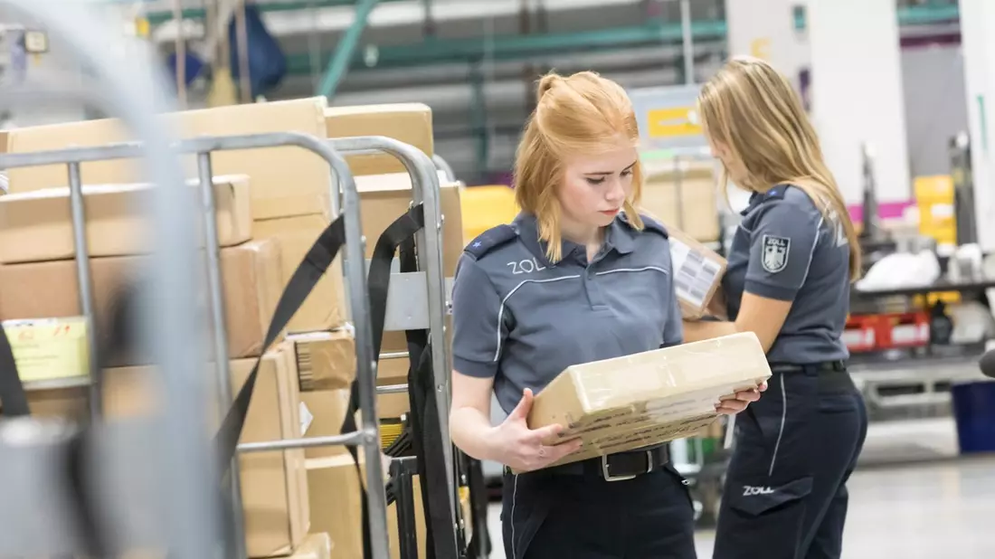 HZA-SB: Black Friday und Weihnachten: Wichtige Hinweise des Zolls zu Bestellungen und Geschenken aus dem Ausland - Bild: presseportal.de