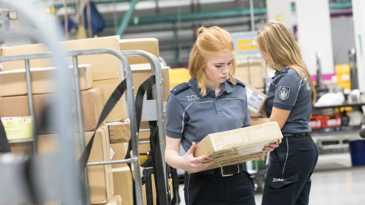 HZA-SB: Black Friday und Weihnachten: Wichtige Hinweise des Zolls zu Bestellungen und Geschenken aus dem Ausland - Foto: presseportal.de