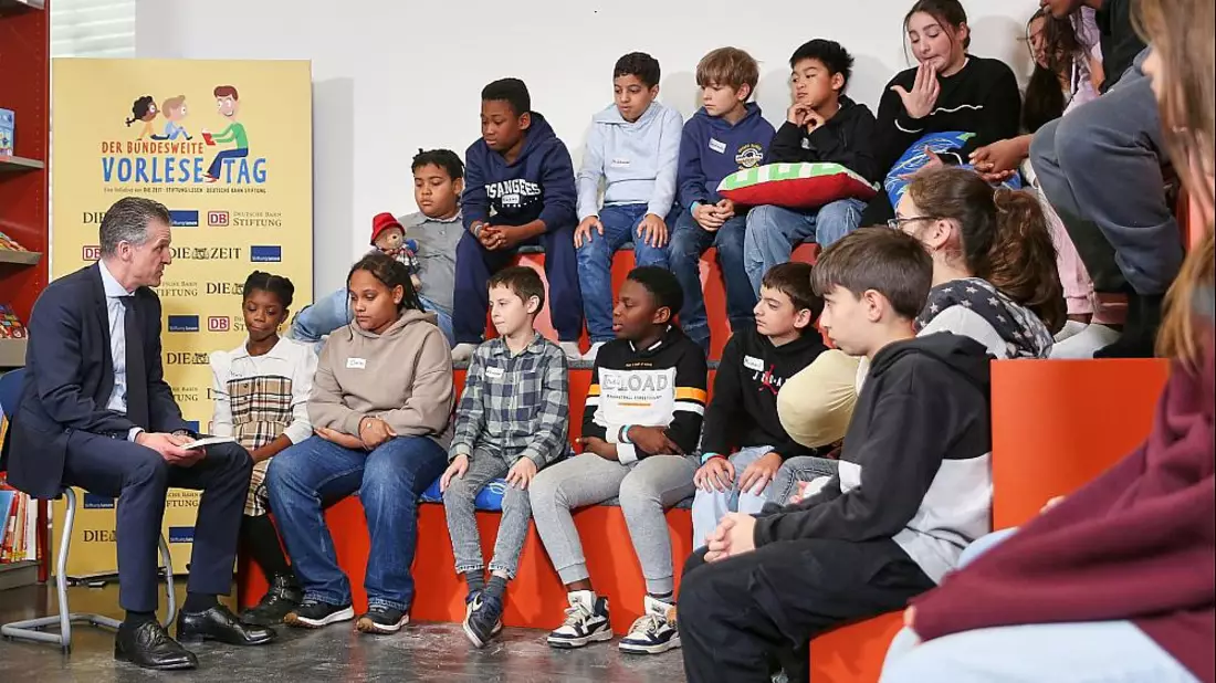 Thorsten Frei liest aus einem Kinderbuch am 21.11.2025 - Bild: über dts Nachrichtenagentur