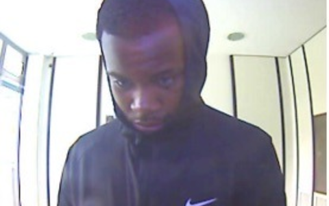 POL-SL: Nach Betrugsstraftat in Saarbrücken / Polizei fahndet mit Überwachungsaufnahmen aus Bochum nach Tatverdächtigem - Foto: presseportal.de