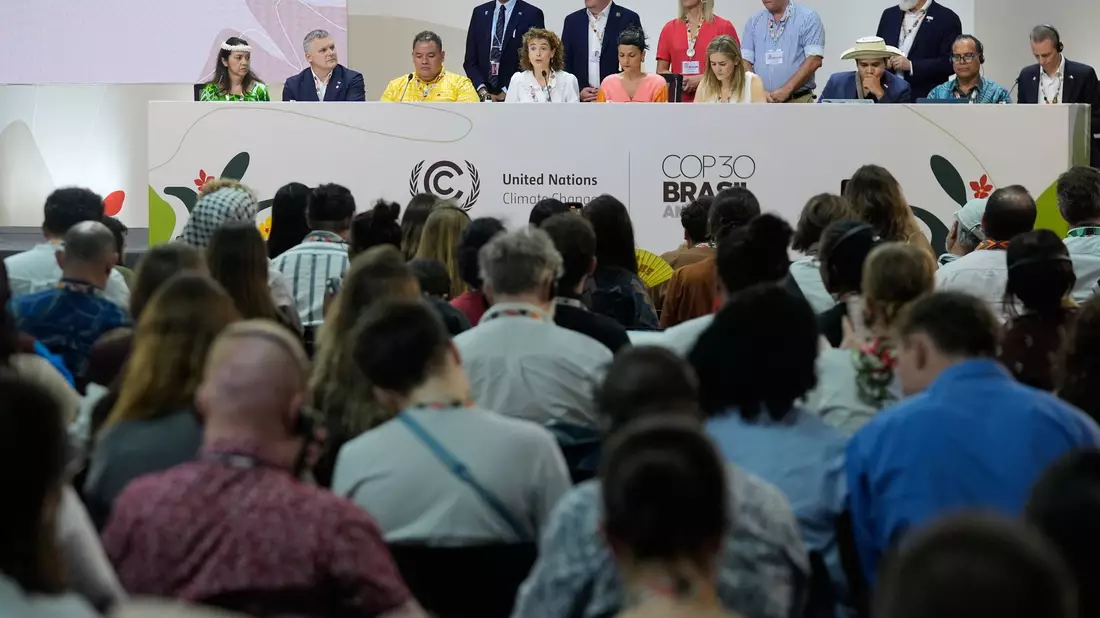 Auf der Klimakonferenz wird in den letzten Stunden hart um die Beschlüsse gerungen. - Bild: Fernando Llano/AP/dpa