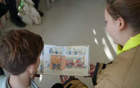 BPOL NRW: Bundesweiter Vorlesetag - Kölner Blaulichtfamilie bringt Kinderaugen zum Leuchten - Foto: presseportal.de