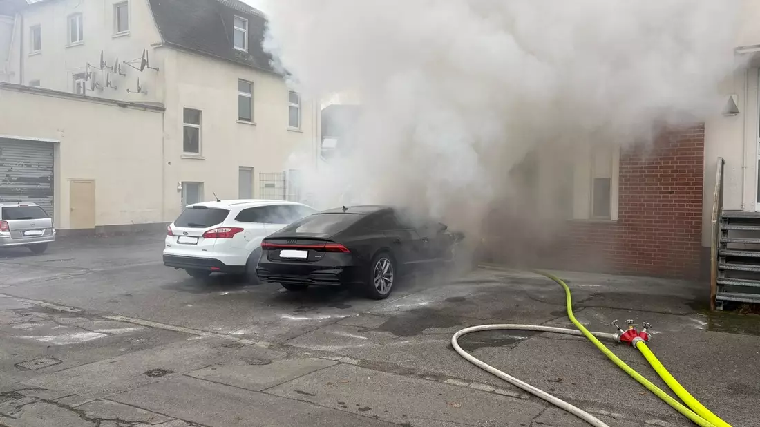 FW-WRN: PKW-Brand in der Lippestraße - Bild: presseportal.de