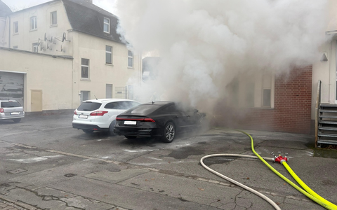 FW-WRN: PKW-Brand in der Lippestraße - Foto: presseportal.de