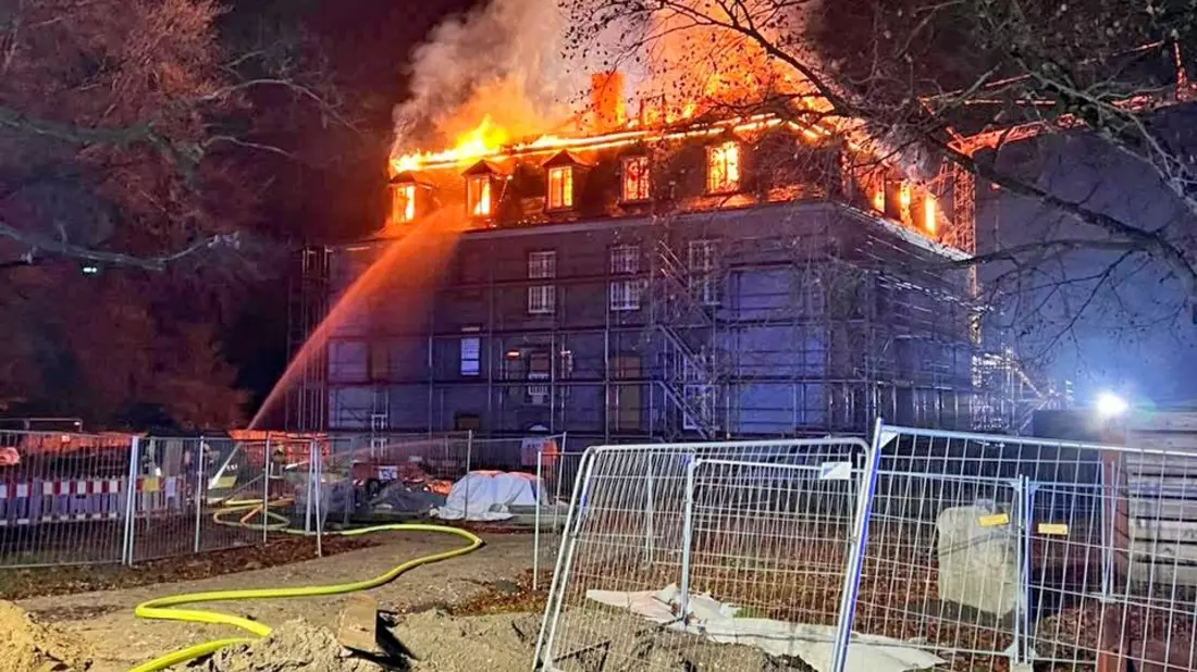 POL-ME: Brand des Hardenberger Schlosses: Polizei hat Ermittlungen zur Brandursache aufgenommen - 2511090 - Bild: presseportal.de