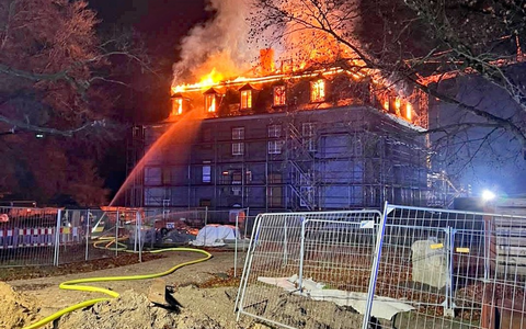 POL-ME: Brand des Hardenberger Schlosses: Polizei hat Ermittlungen zur Brandursache aufgenommen - 2511090 - Foto: presseportal.de