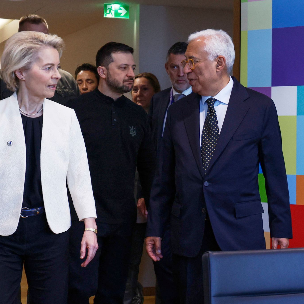 Tauschten sich telefonisch zur Lage aus: Ursula von der Leyen, Wolodymyr Selenskyj und António Costa. (Archivbild) - Foto: Geert Vanden Wijngaert/Pool AP/dpa