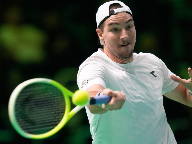 Jan-Lennard Struff war zum Auftakt gegen Pablo Carreno Busta gefordert - Foto: Luca Bruno/AP/dpa