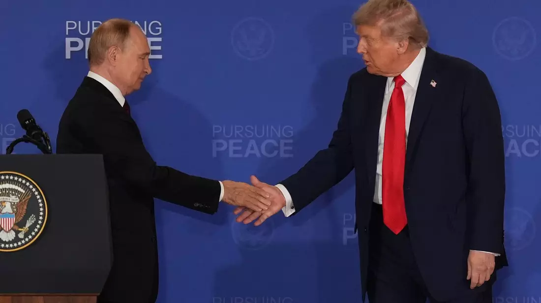 Von Europäern wird Trump vorgeworfen, zu stark auf Forderungen von Russlands Präsident Wladimir Putin einzugehen. (Archivbild) - Bild: Jae C. Hong/AP/dpa