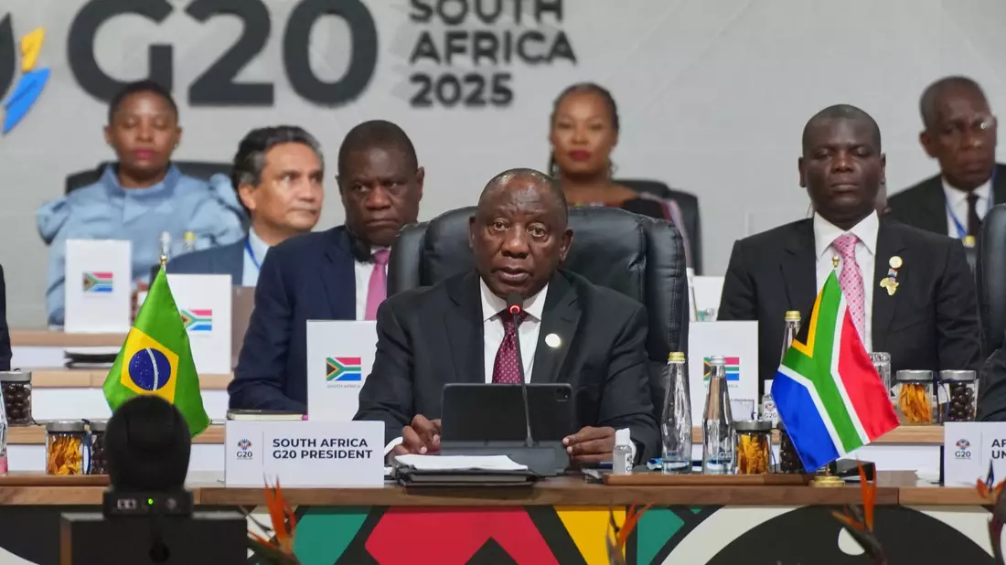 Trotz des US-Boykotts kann der südafrikanische Präsident Cyril Ramaphosa beim G20-Gipfel in Johannesburg punkten. - Bild: Misper Apawu/Pool AP/AP/dpa