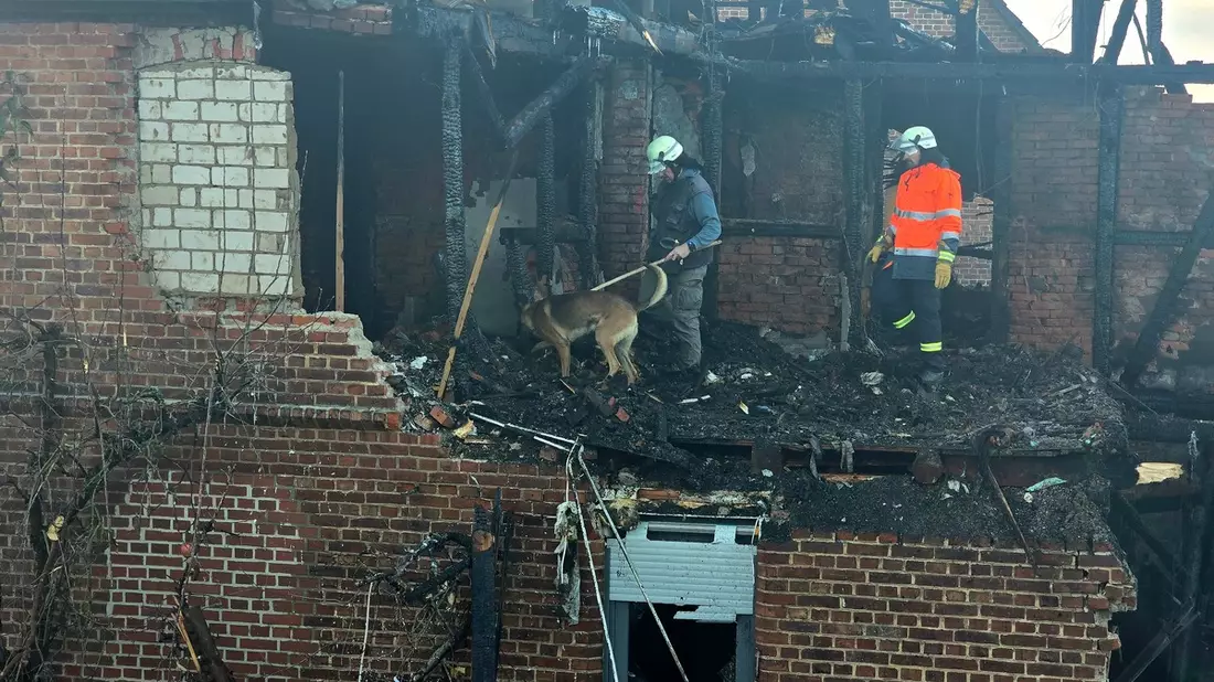 FW Dörentrup: Explosion mit anschließendem Großbrand in Wohnhaus - eine Person tot aufgefunden - Bild: presseportal.de