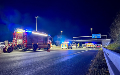 FW-NE: Verkehrsunfall auf der A57 Höhe Neuss-Reuschenberg | Vier verletzte Personen - Foto: presseportal.de