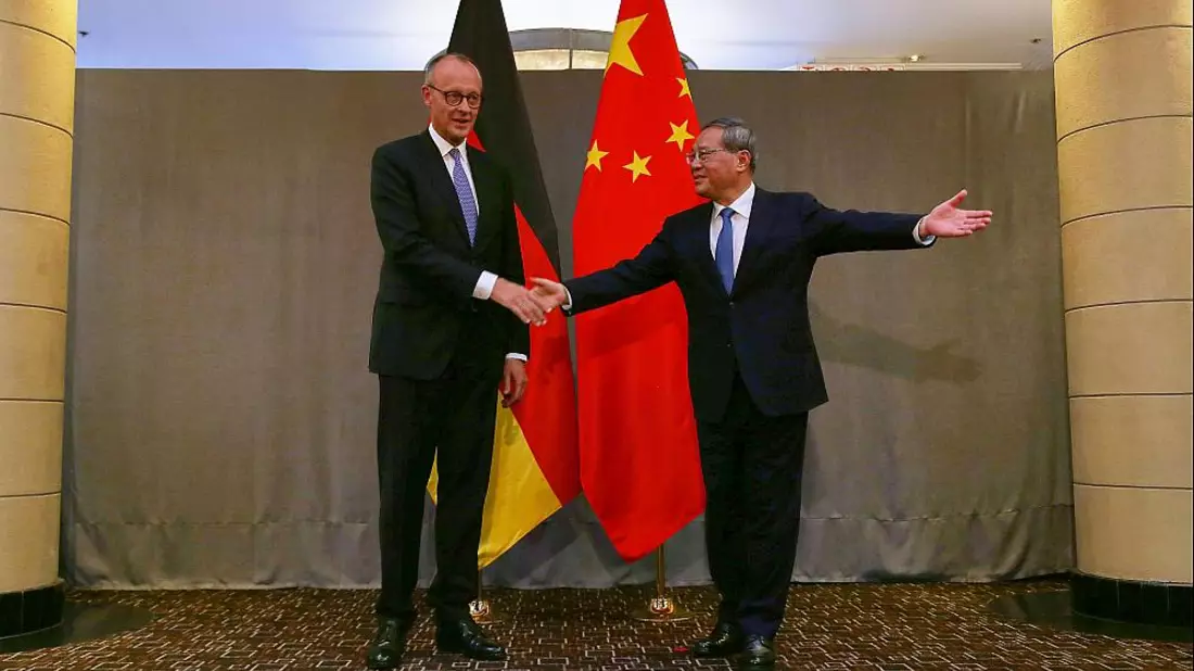 Friedrich Merz und Li Qiang am 23.11.2025 - Bild: über dts Nachrichtenagentur