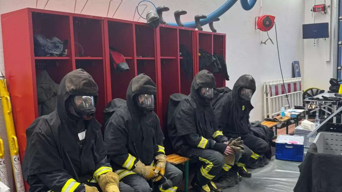 FW-OLL: Realistische Ausbildung im Brandübungscontainer für die Gemeinde-Feuerwehr Wardenburg - Bild: presseportal.de