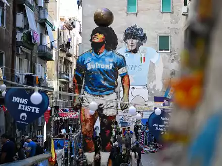 Maradona spielte 1984 bis 1991 in Neapel. (Archivbild) - Foto: Arne Dedert/dpa