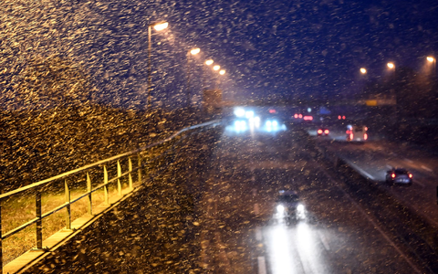 Wie hier auf der A31 im Emsland gab es im Nordwesten oft schwierige Bedingungen auf den Straßen. - Foto: Lars Penning/dpa