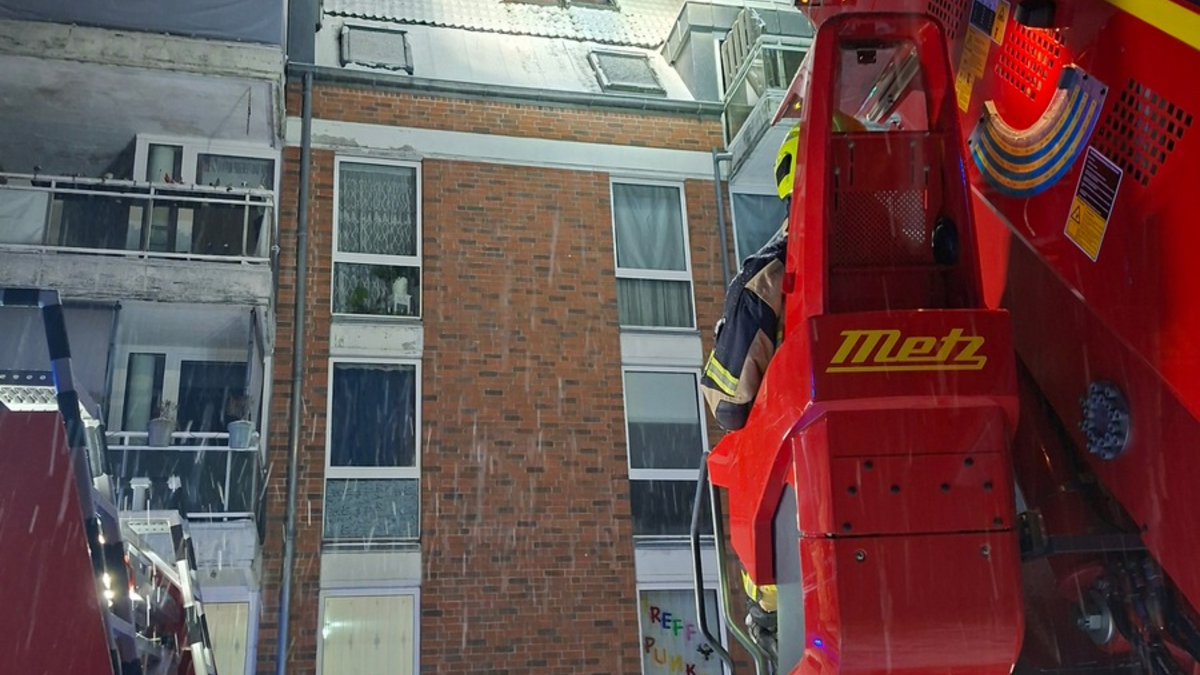 FW-PI: Dachgeschossbrand in der Straße Krähenhorst - 43 Personen unverletzt gesichtet - Foto: presseportal.de