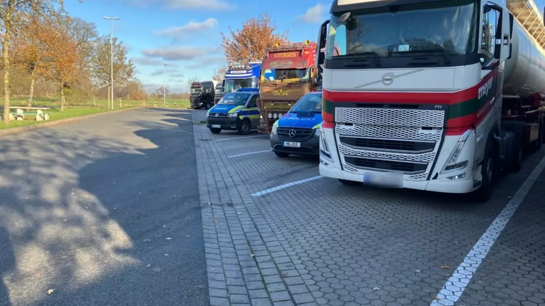 POL-ROW: ++ A1-Kontrollen: Polizei nimmt gewerblichen Güterverkehr ins Visier ++ - Bild: presseportal.de