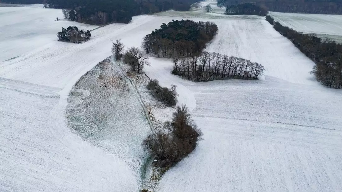 Der Winter bleibt laut DWD noch eine Weile in Deutschland. - Bild: Patrick Pleul/dpa