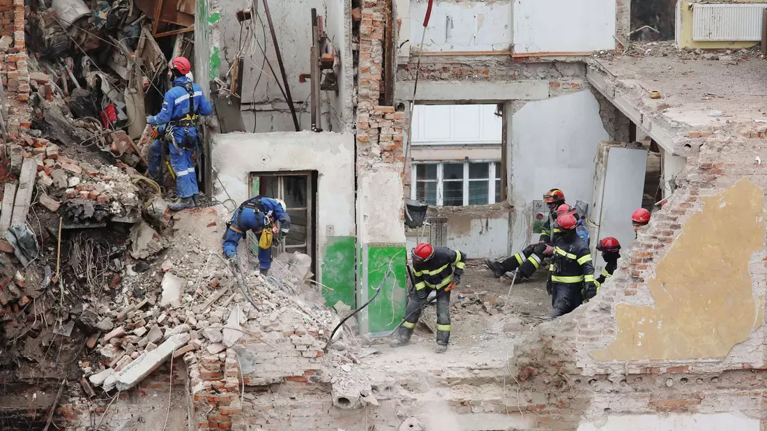 Russland greift die Ukraine unvermindert an - wie hier vor einigen Tagen auf die westukrainische Stadt Ternopil. (Archivbild) - Bild: Vlad Kravchuk/AP/dpa