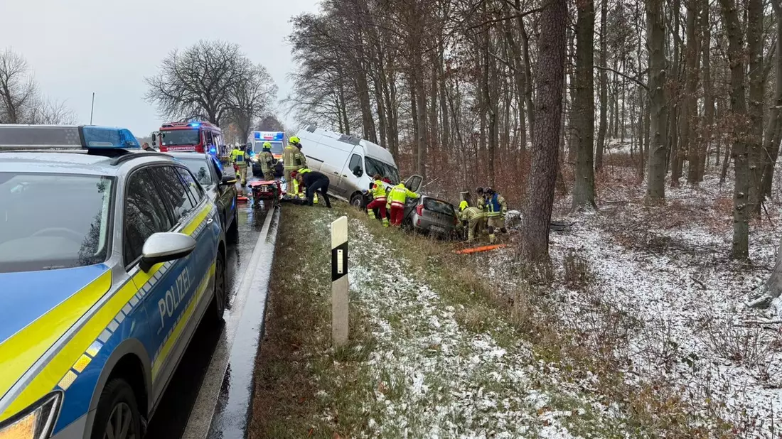 POL-HRO: Eine Schwerverletzte nach Glätteunfall auf der B321 - Bild: presseportal.de