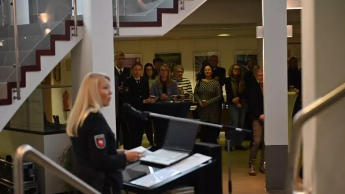 POL-GOE: Polizeidirektion Göttingen zeigt Wanderausstellung Was ich anhatte zum Thema sexualisierte Gewalt vom 24. bis zum 28. November in der Stadthalle Northeim - Bild: presseportal.de