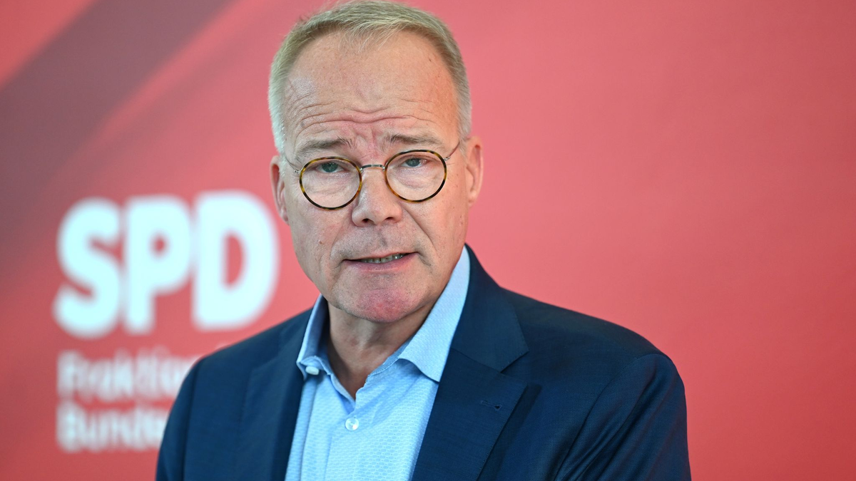  Der SPD-Bundestagsfraktionsvorsitzende Miersch will das Rentenpaket in der kommenden Woche verabschieden. - Foto: Elisa Schu/dpa