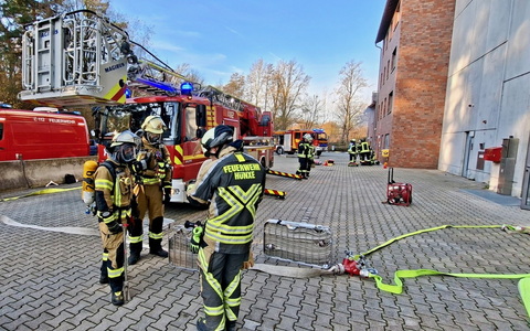 FW Voerde: Feuerwehren aus Hamminkeln, Hünxe und Voerde trainieren gemeinsam in Münster - Foto: presseportal.de