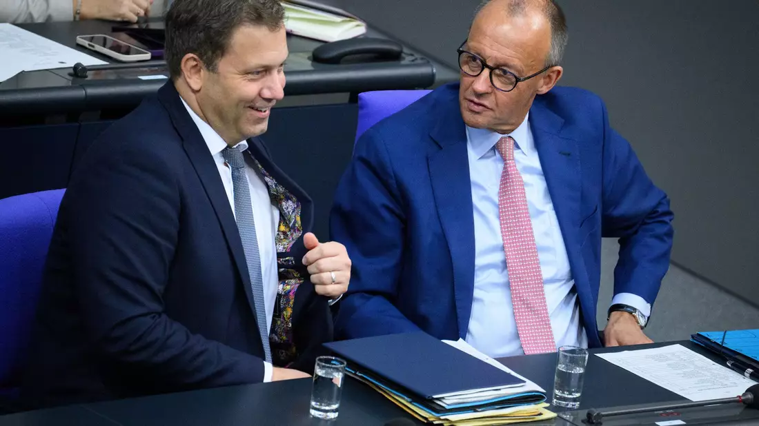 Am Dienstag Klingbeil, am Mittwoch Merz: Vizekanzler und Kanzler reden in der Haushaltswoche im Bundestag. - Bild: Bernd von Jutrczenka/dpa