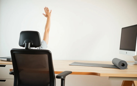 Rückenschmerzen: Experten fordern tägliche Bewegungssnacks statt Fitnessstudio - Foto: über boerse-global.de