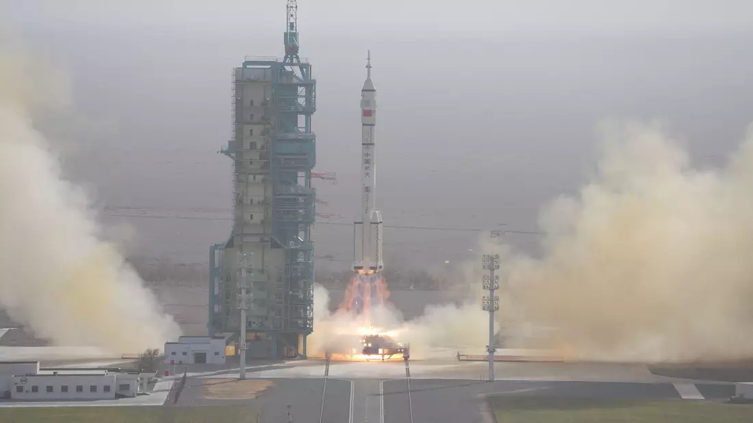 China hat früher als geplant die «Shenzhou 22» ins All geschickt.  - Bild: Li Minggang/XinHua/dpa