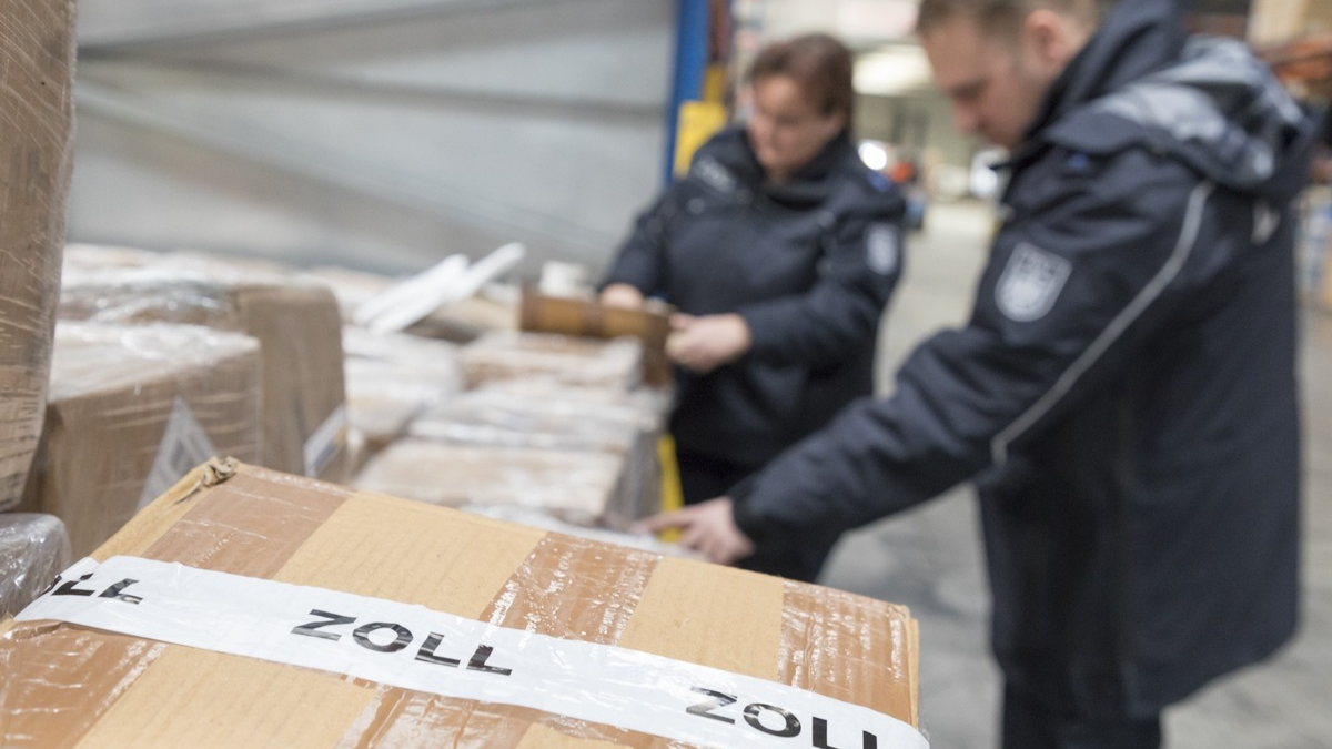 HZA-GI: Weihnachten und Black Friday - So vermeiden sie Ärger beim Bestellen im Ausland mit dem Zoll - Foto: presseportal.de