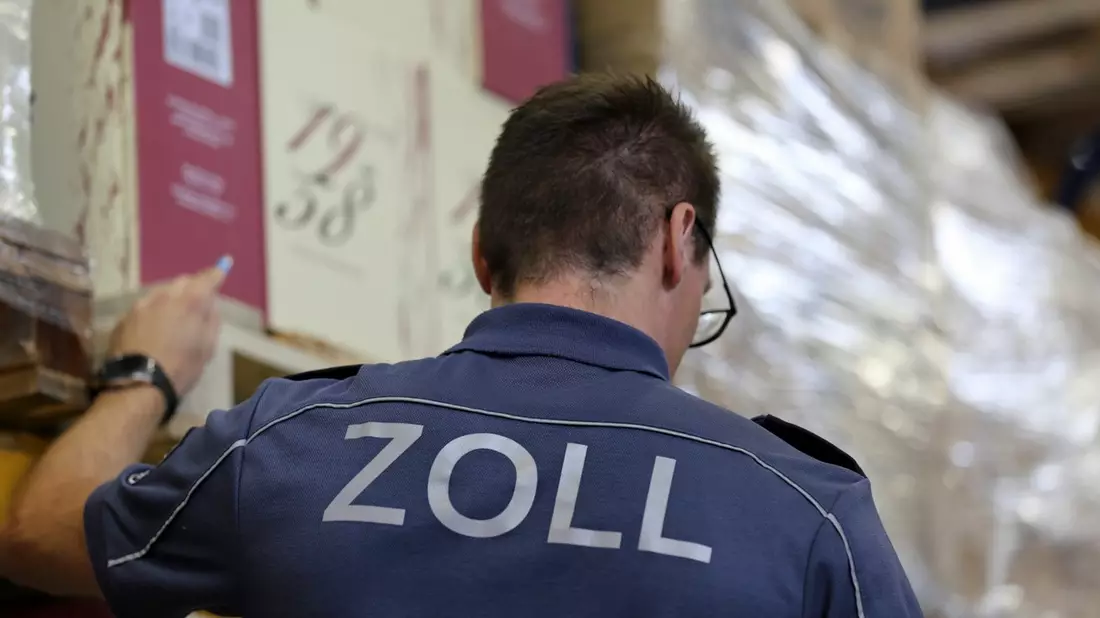HZA-SI: Weihnachten und Black Friday: Wichtige Hinweise des Zolls zu Bestellungen und Geschenken aus dem Ausland - Bild: presseportal.de