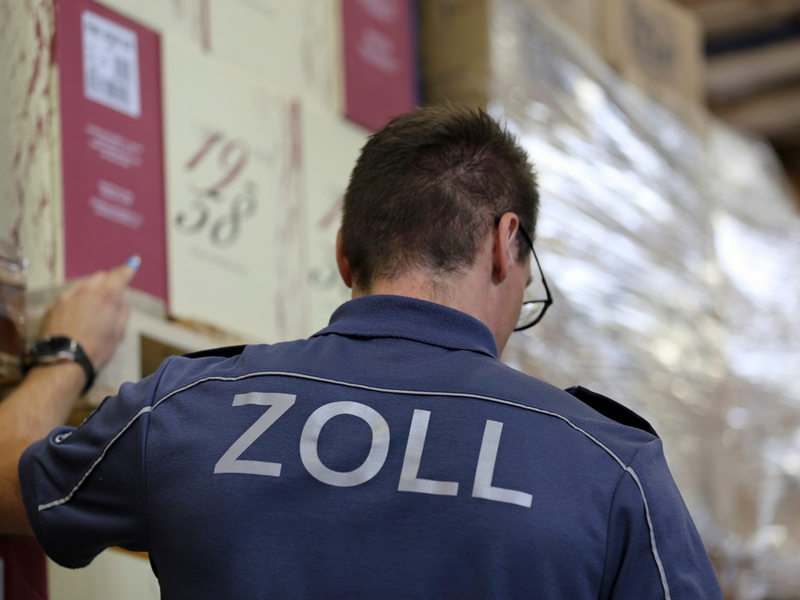 HZA-SI: Weihnachten und Black Friday: Wichtige Hinweise des Zolls zu Bestellungen und Geschenken aus dem Ausland - Foto: presseportal.de