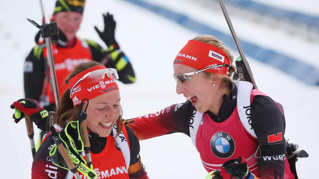  Laura Dahlmeier (l) und Franziska Preuß (r) kamen 2013 in den Weltcup. (Archivfoto) - Bild: picture alliance / dpa