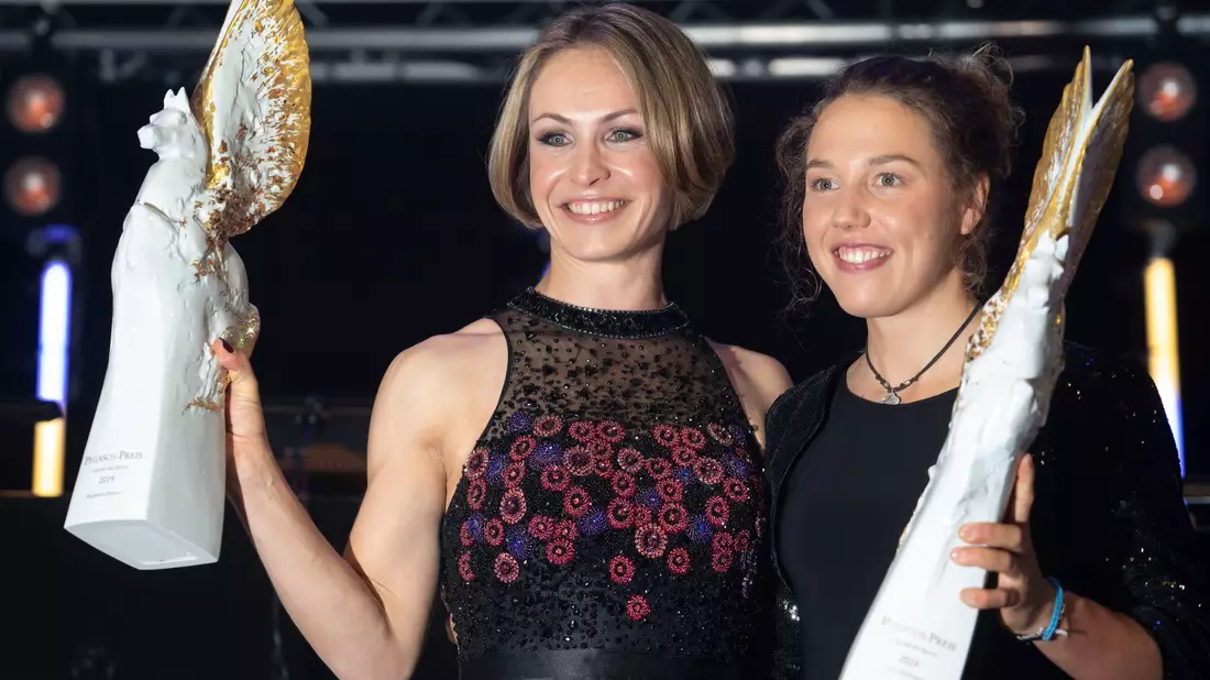 Magdalena Neuner (l) und Laura Dahlmeier trainierten schon als Kinder zusammen. (Archivfoto) - Bild: Frank Rumpenhorst/dpa