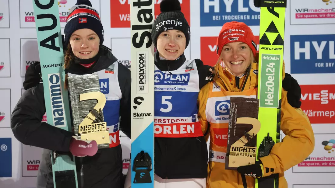 Bis jetzt gibt es nur die Two-Nights-Tour mit Springen in Garmisch-Partenkirchen und Oberstdorf für die Frauen. (Archivfoto) - Bild: Karl-Josef Hildenbrand/dpa