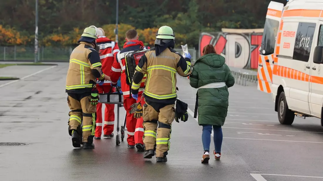 FW-E: Philippusstift Essen und Feuerwehr Essen proben den Ernstfall - Großübung mit Fokus auf Massenanfall von Verletzten - Bild: presseportal.de