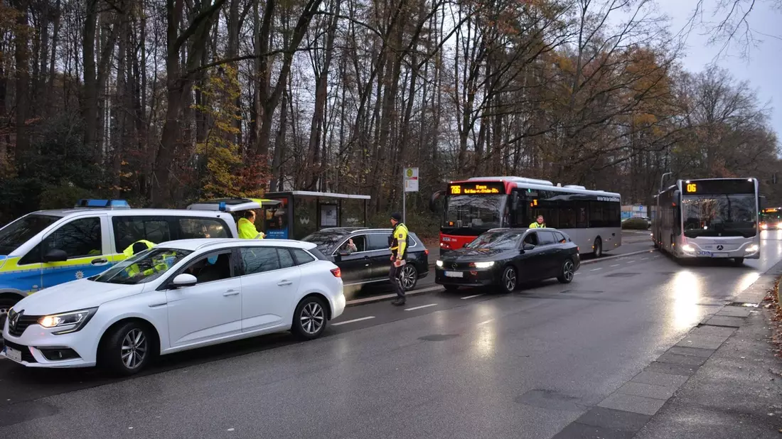 POL-ME: Fehlverhalten an Bushaltestelle - Polizei Erkrath kontrolliert - 2511104 - Bild: presseportal.de
