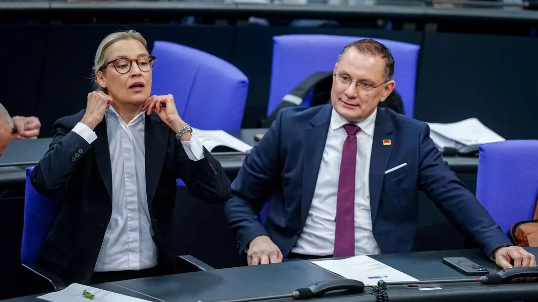 Kanzler Merz räumt in der Generaldebatte des Bundestags ein, dass die Erwartungen an das Reformtempo derzeit höher seien, als sie erfüllt werden könnten. - Bild: Kay Nietfeld/dpa