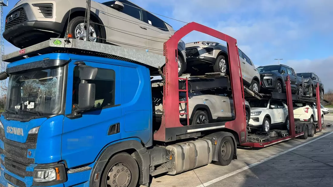 Mittelhessen: WETTERAUKREIS: + Überladen und zu hoch - Verkehrsdienst stoppt Autotransporter + Einbruch innerhalb von 20 Minuten + Klamotten gestohlen + Am Nachmittag eingebrochen + Straßenraub + - Bild: presseportal.de