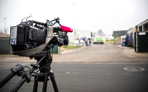 Auf dem Gelände eines Entsorgungsbetriebes ist ein toter Säugling im Müll gefunden worden. - Foto: Sina Schuldt/dpa