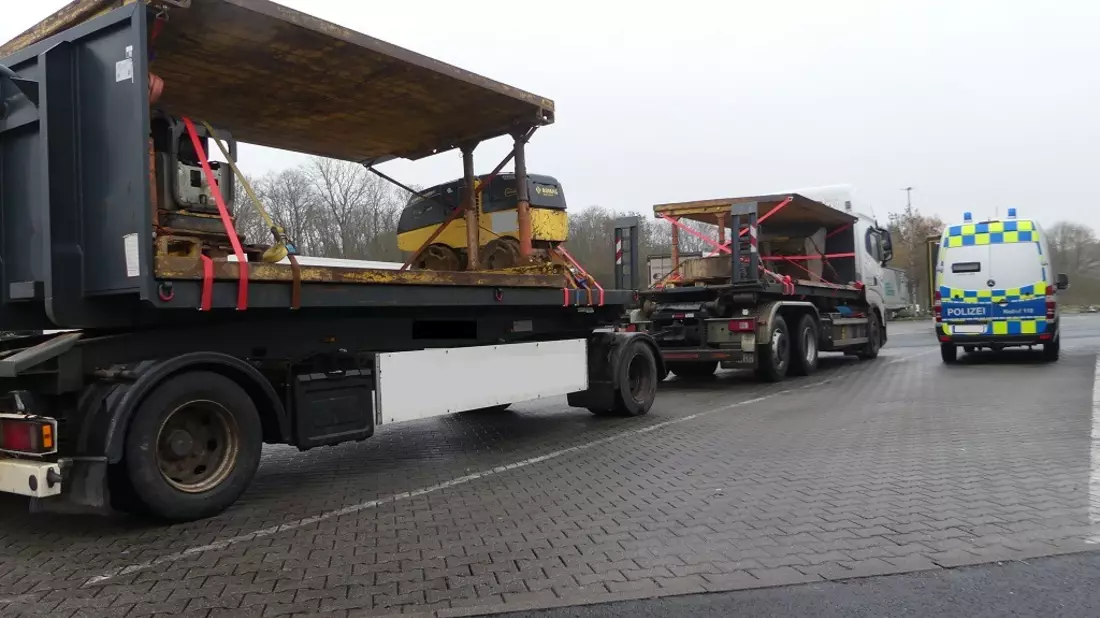 POL-OH: Autobahnpolizei Bad Hersfeld kontrolliert Lastzug mit gefährlichen Ladungssicherungsmängeln - Bild: presseportal.de