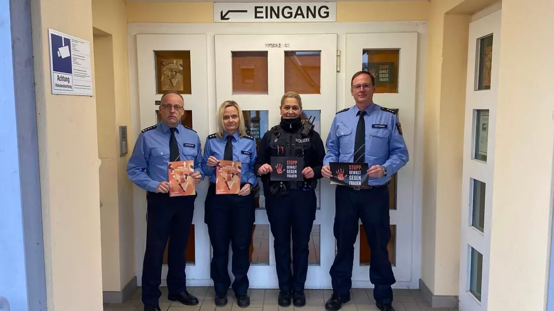 POL-PDTR: Polizeiinspektion Birkenfeld beteiligt sich am Orange Day 2025 - Bild: presseportal.de