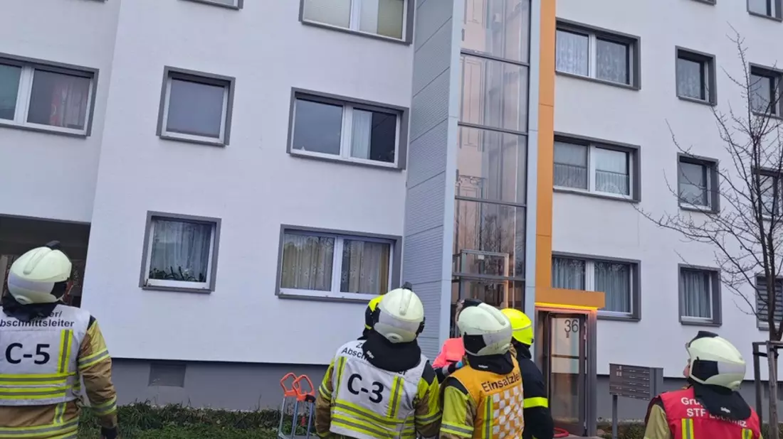 FW Dresden: Wohnungsbrand in Mehrfamiliengebäude - Bild: presseportal.de