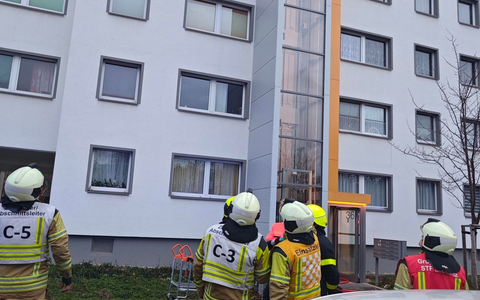 FW Dresden: Wohnungsbrand in Mehrfamiliengebäude - Foto: presseportal.de