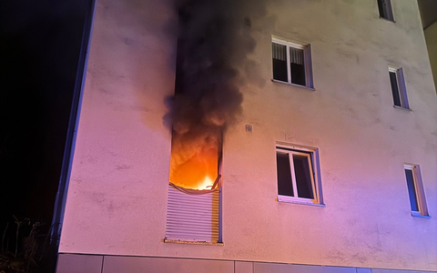 FW Mettmann: Wohnungsbrand in einem Mehrfamilienhaus - Foto: presseportal.de