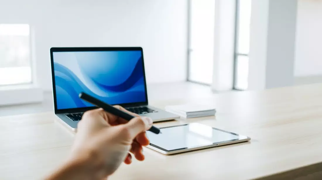Nitro vs. Adobe: Kampf um Europas PDF-Markt Illustration mit AI erstellt übermittelt durch boerse-global.de