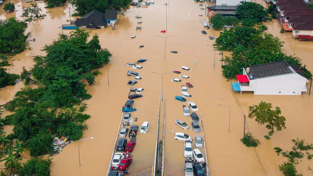 Besonders betroffen ist die Provinz Songkhla an der Grenze zu Malaysia.  - Bild: Arnun Chonmahatrakool/AP/dpa