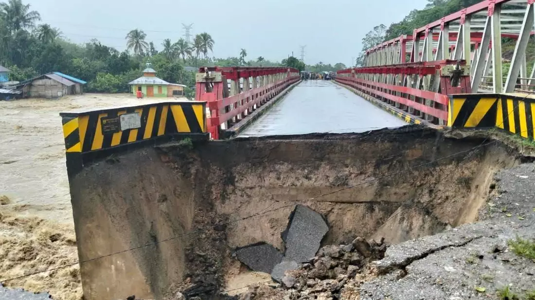 Zwei Wettersysteme waren für den Starkregen auf Sumatra verantwortlich. - Bild: --/North Tapanuli disaster management agency (BPBD)/dpa
